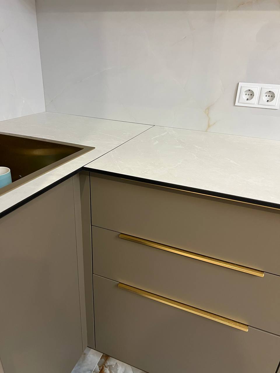 Кухня угловая — Оливковый и кашемир